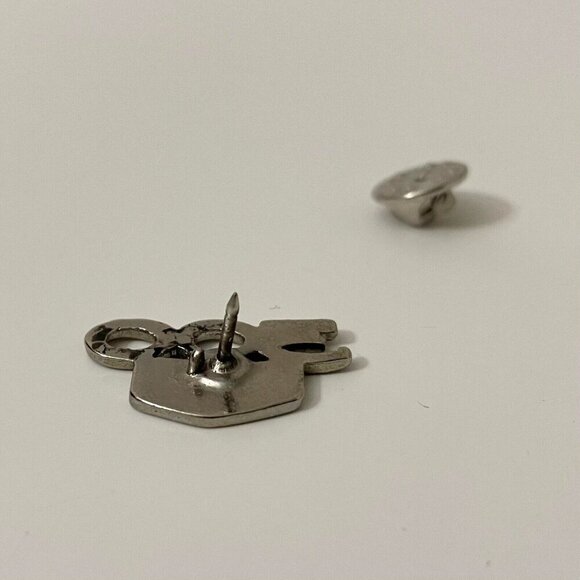 Vintage Chrysler 300 Pin Flaws - Picture 7 of 9